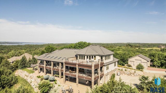 158 Signal Hill Rd Road, Yankton, SD 57078