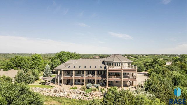 158 Signal Hill Rd Road, Yankton, SD 57078