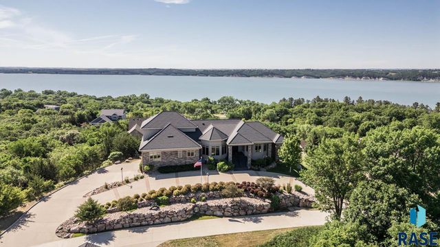 158 Signal Hill Rd Road, Yankton, SD 57078