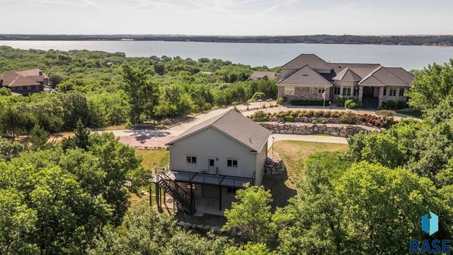 158 Signal Hill Rd Road, Yankton, SD 57078