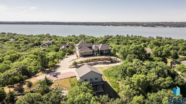 158 Signal Hill Rd Road, Yankton, SD 57078