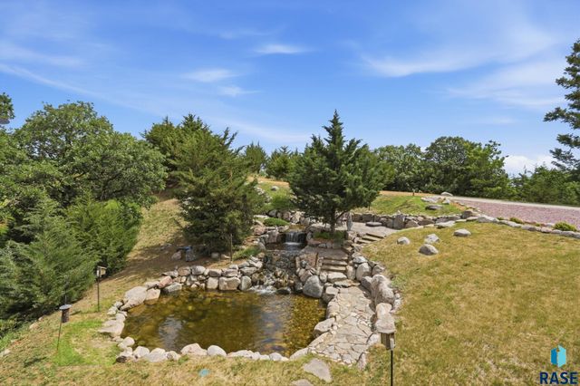 158 Signal Hill Rd Road, Yankton, SD 57078