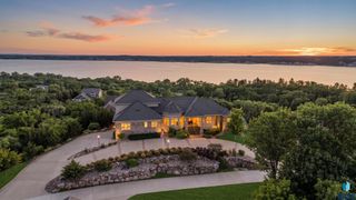 158 Signal Hill Rd Road, Yankton, SD 57078