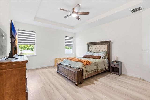 1747 S OAK STREET, Seffner, FL 33584