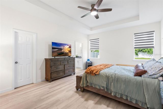 1747 S OAK STREET, Seffner, FL 33584