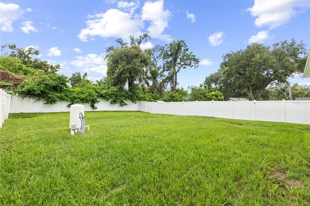 1747 S OAK STREET, Seffner, FL 33584
