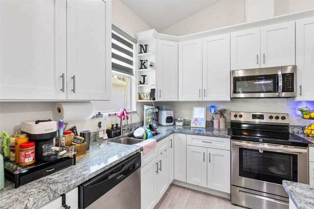 1747 S OAK STREET, Seffner, FL 33584