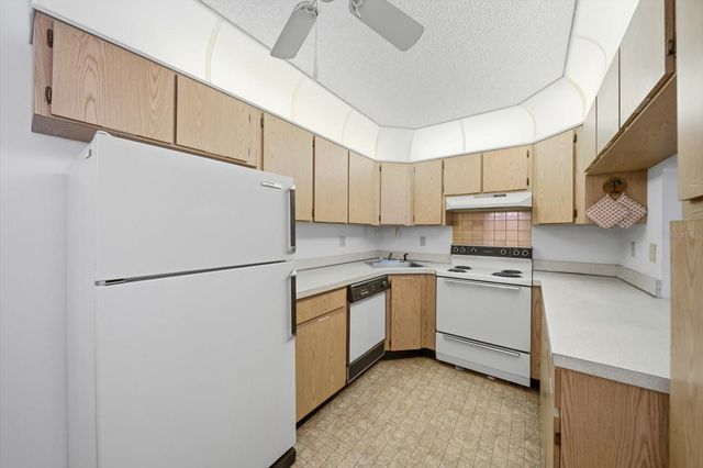 1441 PINE GLEN LANE E2, Tarpon Springs, FL 34688