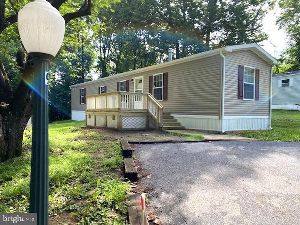 9 ACORN LN, Boyertown, PA 19512