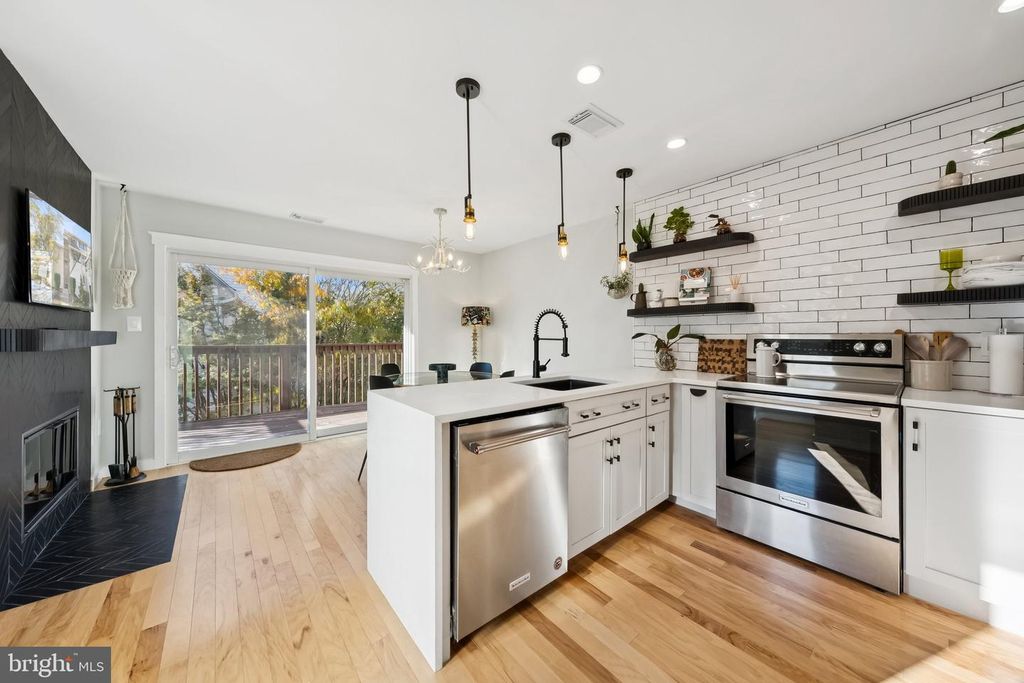 18200 WINDSOR HILL DR #301B, Olney, MD 20832