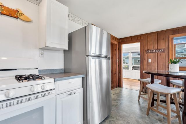 411 Maravista Avenue, Teaticket, MA 02536