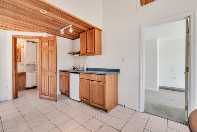 411 Maravista Avenue, Teaticket, MA 02536