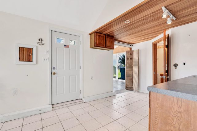 411 Maravista Avenue, Teaticket, MA 02536