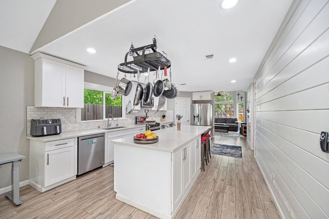 7548 Sycamore Dr, Citrus Heights, CA 95610