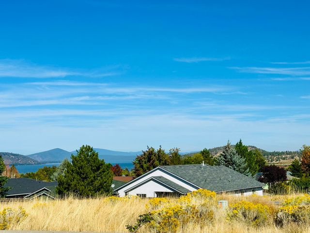 300 Mt Pitt Street, Klamath Falls, OR 97601