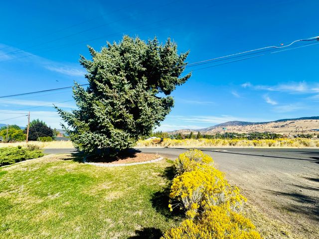 300 Mt Pitt Street, Klamath Falls, OR 97601