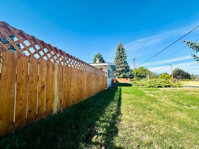 300 Mt Pitt Street, Klamath Falls, OR 97601