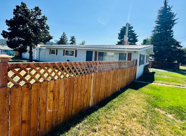 300 Mt Pitt Street, Klamath Falls, OR 97601