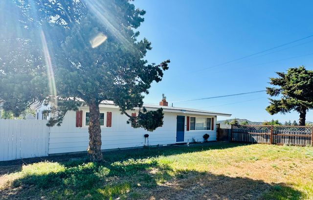 300 Mt Pitt Street, Klamath Falls, OR 97601
