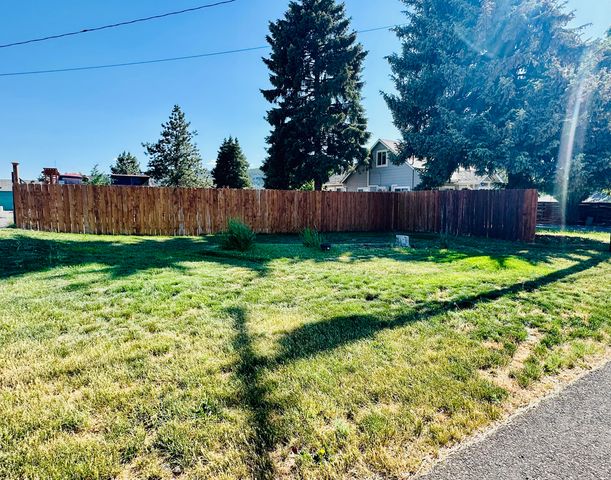 300 Mt Pitt Street, Klamath Falls, OR 97601