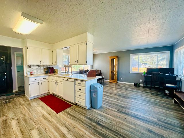 300 Mt Pitt Street, Klamath Falls, OR 97601