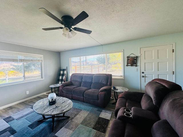 300 Mt Pitt Street, Klamath Falls, OR 97601