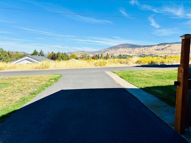 300 Mt Pitt Street, Klamath Falls, OR 97601