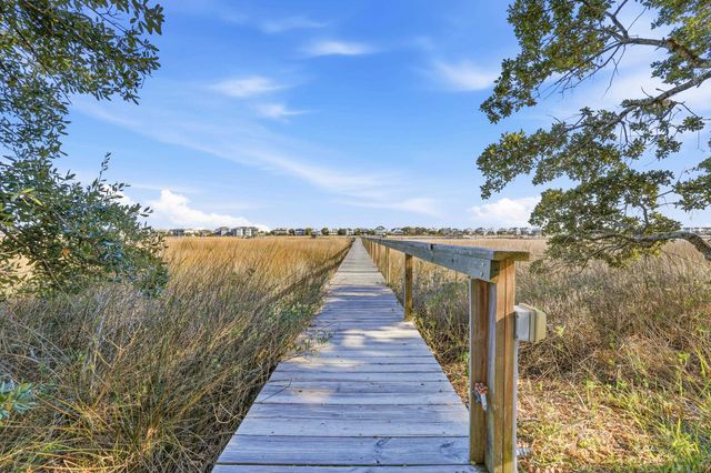 46 High Hammock Way, Pawleys Island, SC 29585