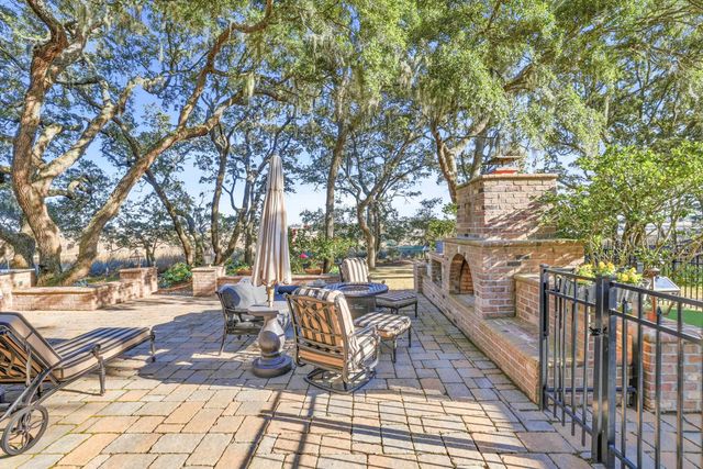 46 High Hammock Way, Pawleys Island, SC 29585