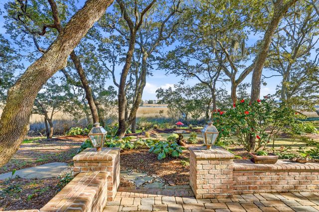 46 High Hammock Way, Pawleys Island, SC 29585