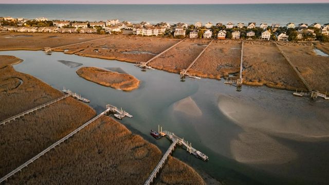 46 High Hammock Way, Pawleys Island, SC 29585