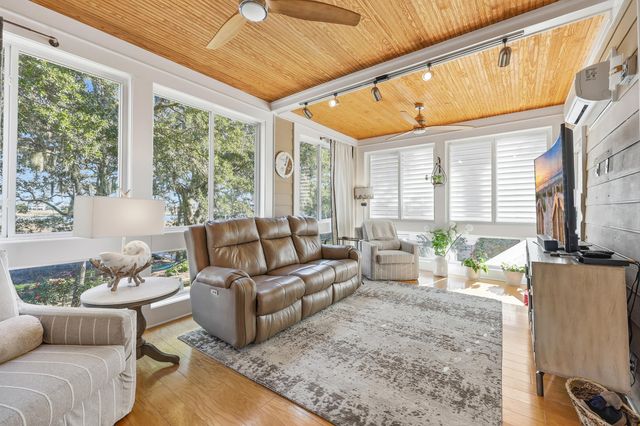 46 High Hammock Way, Pawleys Island, SC 29585
