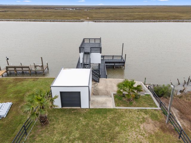 1402 County Road 230 230, Sargent, TX 77414