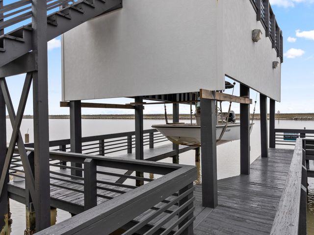 1402 County Road 230 230, Sargent, TX 77414