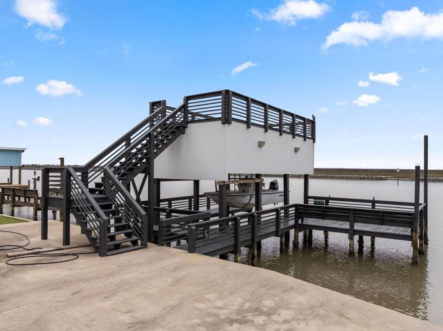 1402 County Road 230 230, Sargent, TX 77414