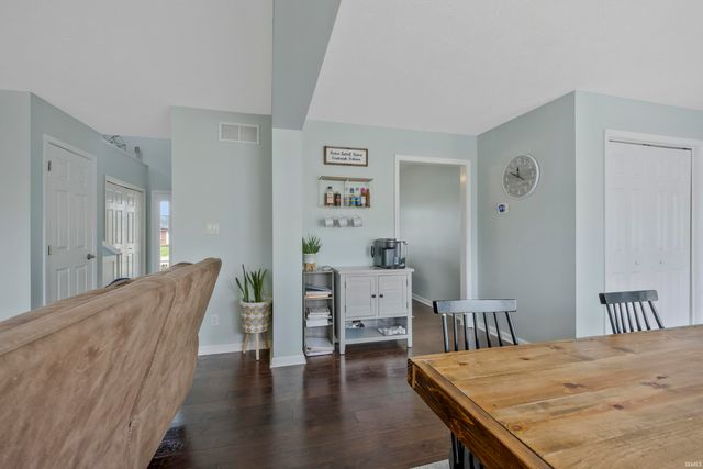 5801 Kevin Court, Newburgh, IN 47630