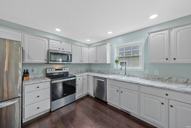 5801 Kevin Court, Newburgh, IN 47630