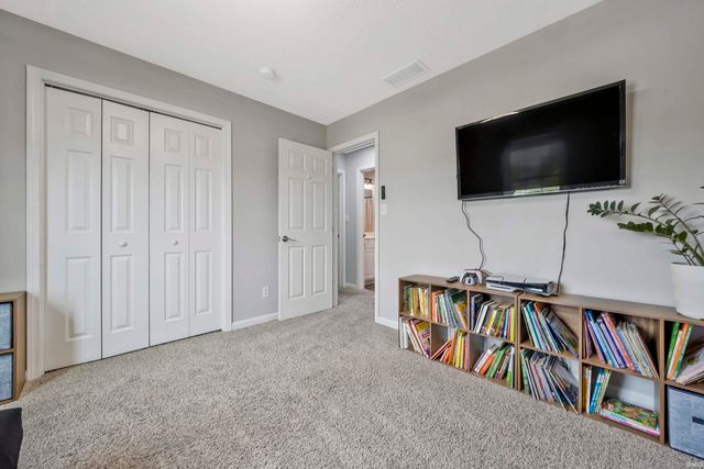 5801 Kevin Court, Newburgh, IN 47630