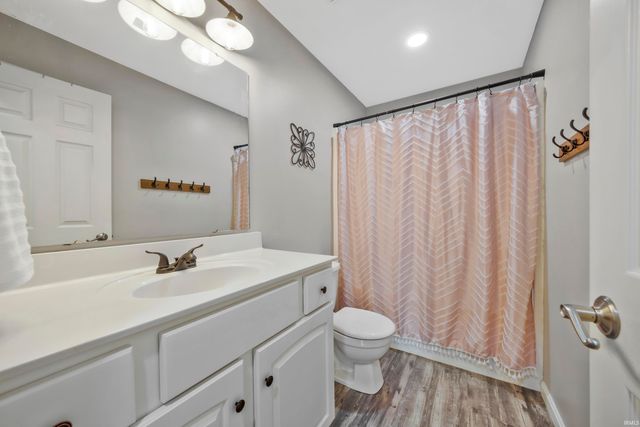 5801 Kevin Court, Newburgh, IN 47630