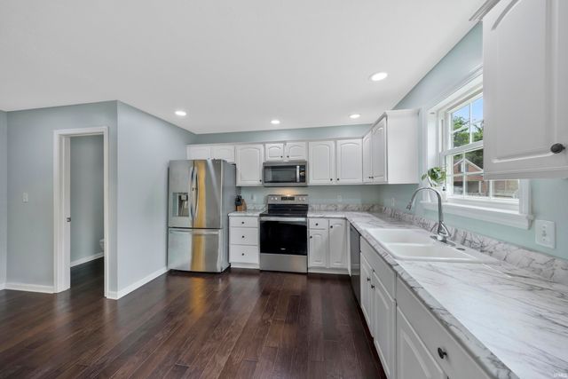 5801 Kevin Court, Newburgh, IN 47630