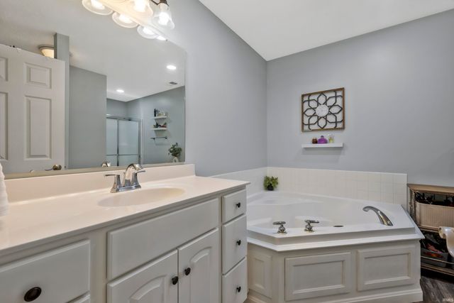 5801 Kevin Court, Newburgh, IN 47630