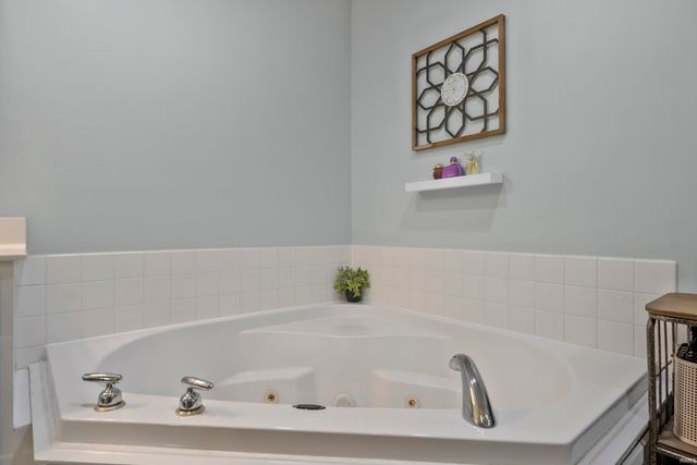 5801 Kevin Court, Newburgh, IN 47630