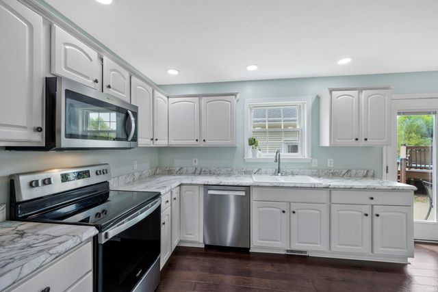 5801 Kevin Court, Newburgh, IN 47630