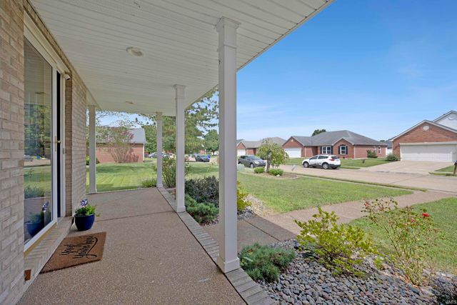 5801 Kevin Court, Newburgh, IN 47630