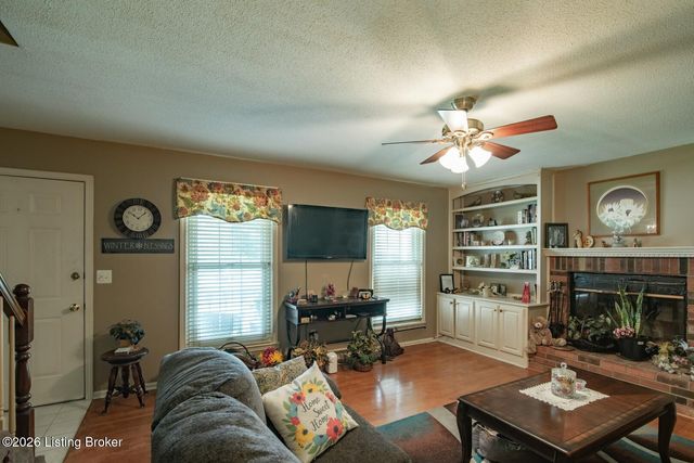 308 Falcon Ct, Elizabethtown, KY 42701
