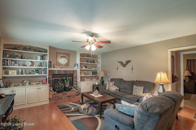 308 Falcon Ct, Elizabethtown, KY 42701