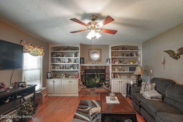 308 Falcon Ct, Elizabethtown, KY 42701
