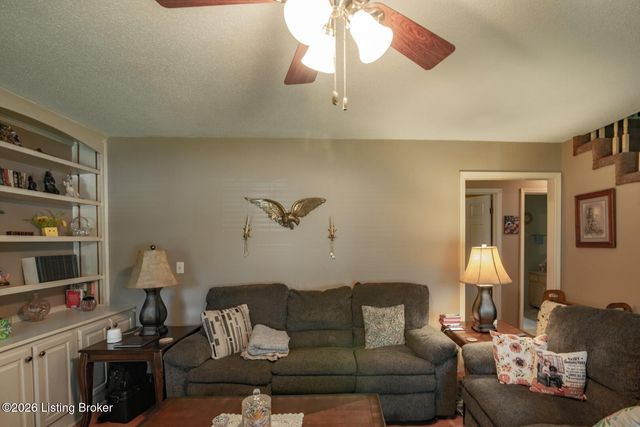 308 Falcon Ct, Elizabethtown, KY 42701