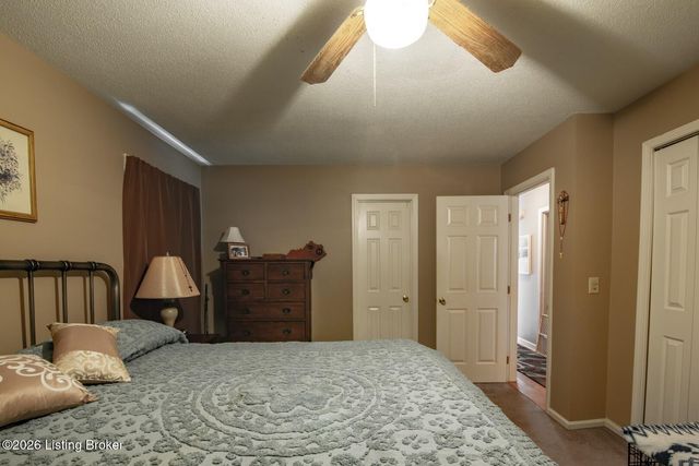 308 Falcon Ct, Elizabethtown, KY 42701