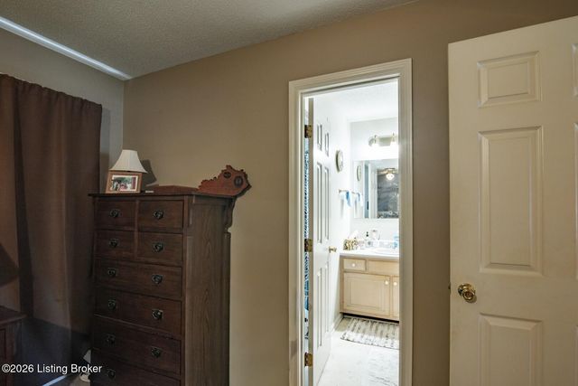 308 Falcon Ct, Elizabethtown, KY 42701